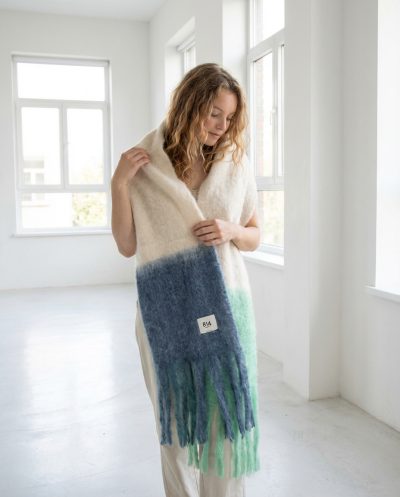 Bufanda mohair color block azul y verde