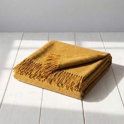 Manta Ezcaray Lana Merino Australiano Extrafino ocre