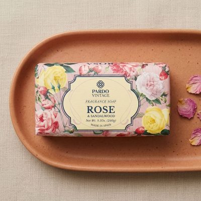 Jabón de Tocador Pardo Vintage – Rose & Sandalwood (260 g) - Imagen 3