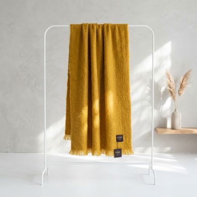 Manta mohair color ocre